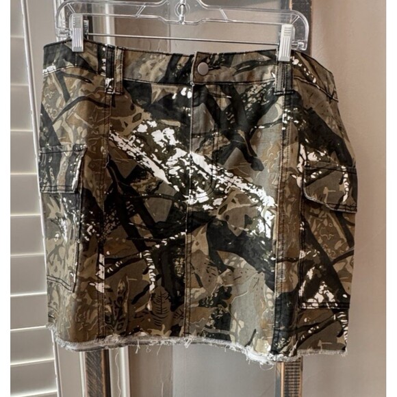 Shein Womens Camo Denim Skirt 2xl with Side Cargo Pockets and Frayed hem - Picture 1 of 4